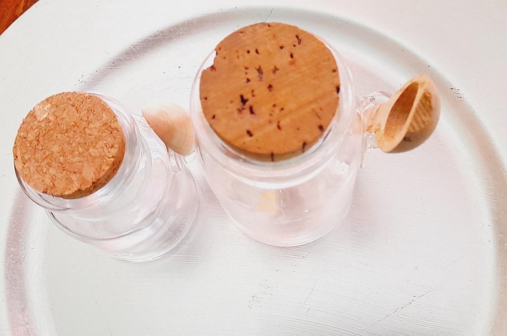 2 jolis petits pots en verre, Maison & Meubles, Cuisine| Tupperware, Enlèvement ou Envoi