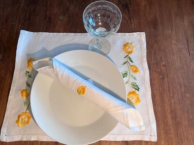 12 puur linnen zelfgemaakte  placematsets : Pasen-Lentefeest, Huis en Inrichting, Keuken | Textiel, Zo goed als nieuw, Placemat