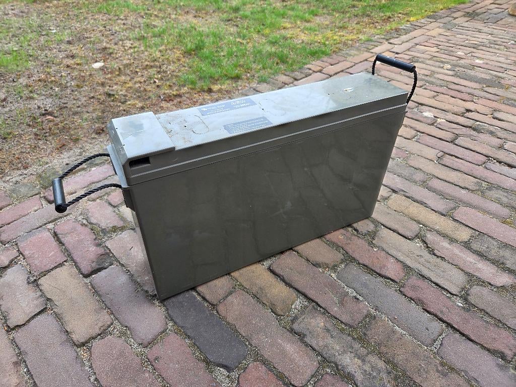 Een Victron Energy AGM accu van 12V en 200Ah., Autos : Pièces & Accessoires, Batteries & Accessoires, Enlèvement