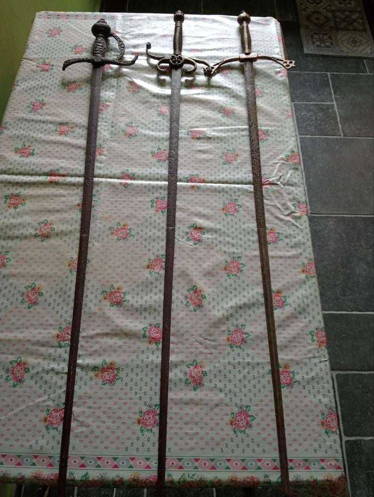 Épées décoratives anciennes (Lot de trois)., Antiquités & Art, Enlèvement