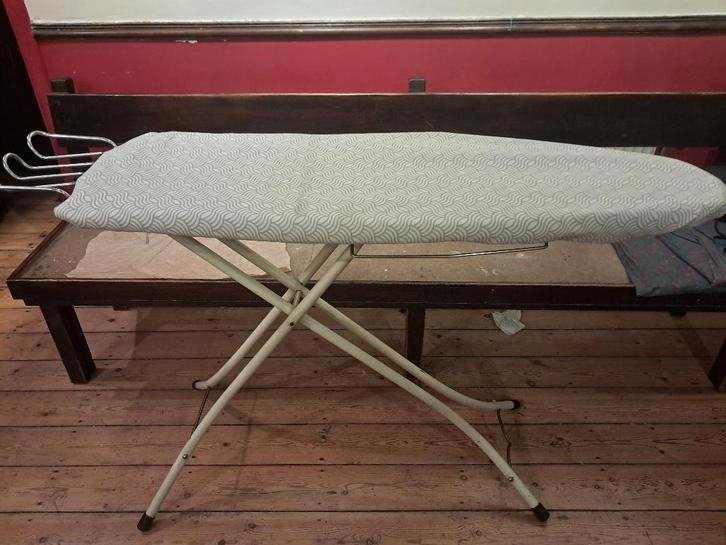 Une planche à repasser Brabantia avec sa housse et support., Electroménager, Fers à repasser & Planches à repasser, Utilisé, Enlèvement