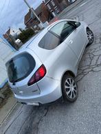 Voiture, Argent ou Gris, 3 places, Boîte manuelle, Particulier