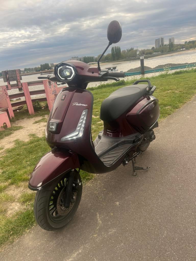 Gts Palermo a klasse, Fietsen en Brommers, Scooters | Vespa, Ophalen, Klasse A (25 km/u), Zo goed als nieuw, Benzine