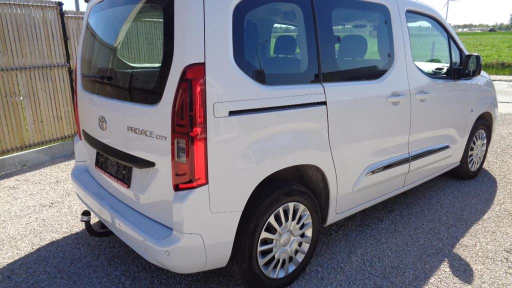 Toyota ProAce CITY VERSO SHUTTLE (bj 2024), Auto's, 75 kW, 4 cilinders, Parkeersensor, Wit