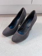 Pumps grijs velours Marco Tozzi maat 38, Kleding | Dames, Pumps, Ophalen of Verzenden, Zo goed als nieuw, Grijs