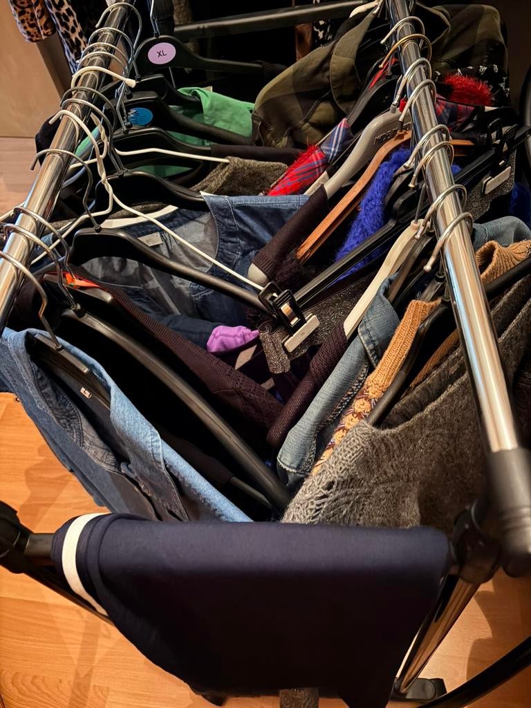 Lot dameskleding te koop en een klein beetje jongenskledij, Ophalen, Zo goed als nieuw