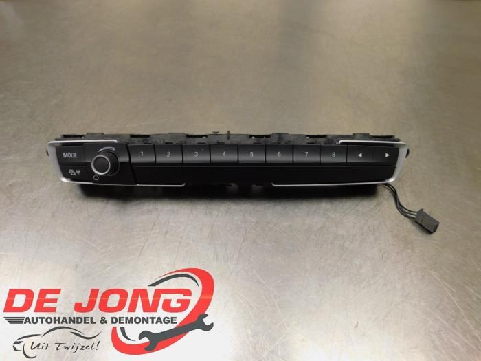 Panneau commande radio d'un BMW 1-Serie, Autos : Pièces & Accessoires, Tableau de bord & Interrupteurs, BMW, Utilisé, 3 mois de garantie