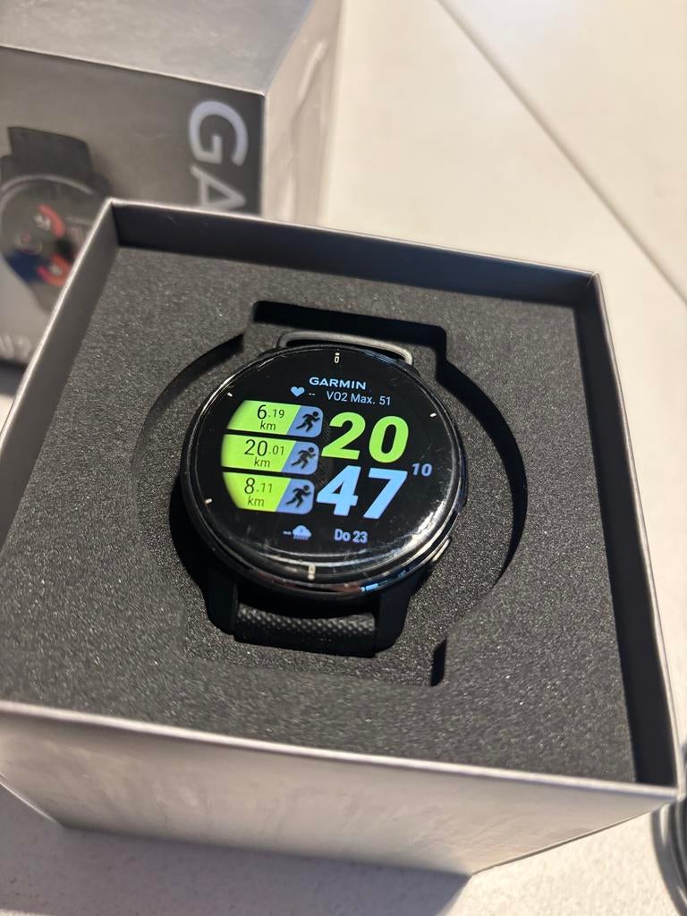 Garmin Venu 2 Plus - Parfait état, Bijoux, Sacs & Beauté, Montres connectées, Comme neuf, Noir, Distance, Bandage calorique, État