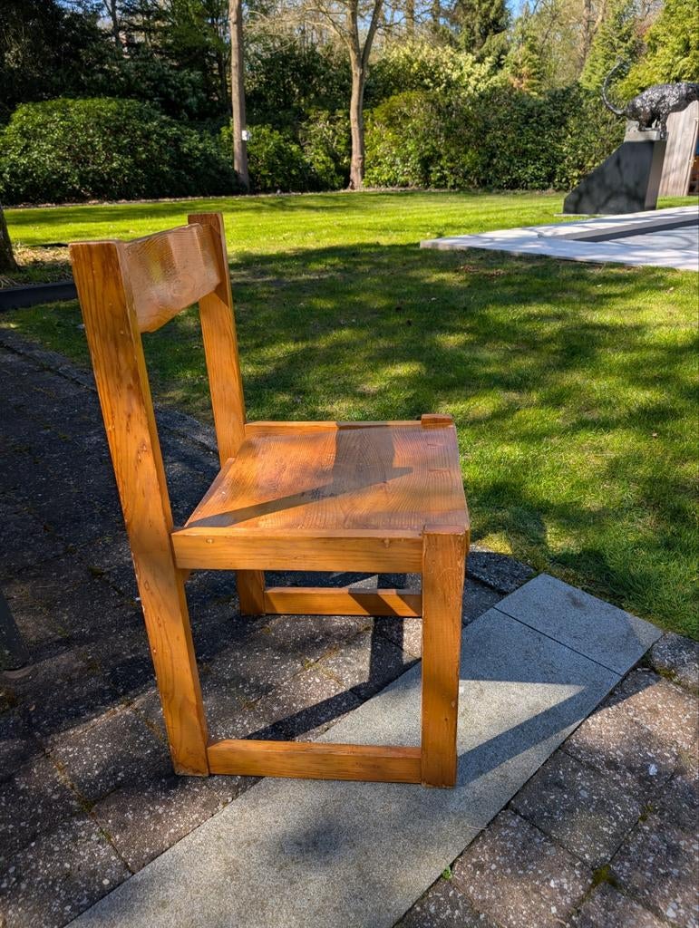 Houten stoelen, Ophalen