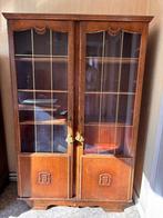 Armoire en bois avec fenêtres en verre, Enlèvement