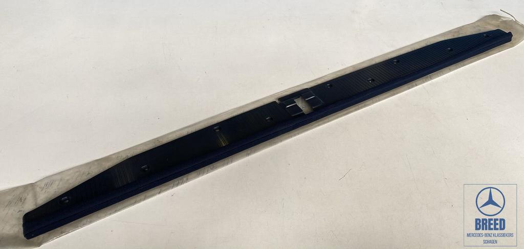 NOS lijst onderzijde achterklep blauw Mercedes-Benz W124 T-m, -, Nieuw, Ophalen of Verzenden, -