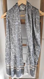 écharpe grise avec différents imprimés animaliers, Enlèvement, Écharpe