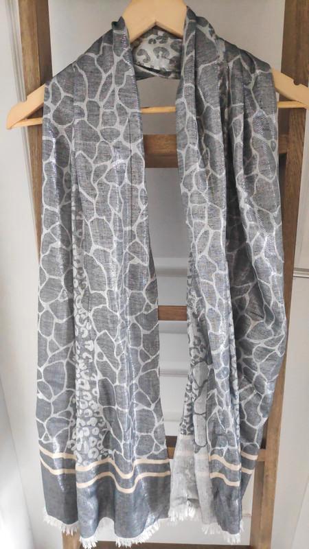 grijze sjaal met verschillende dierenprinten, Kleding | Dames, Mutsen, Sjaals en Handschoenen, Sjaal, Ophalen