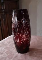 Vaas in Cristal granaat kleur, Antiek en Kunst, Antiek | Vazen, Ophalen of Verzenden