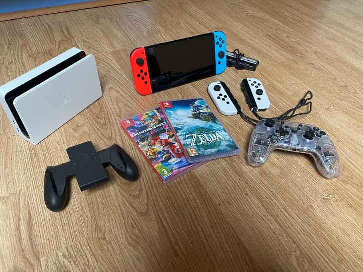 Nintendo Switch OLED - 2 games + 4 Joy-Cons + tv-dock, Games en Spelcomputers, Spelcomputers | Nintendo Switch, Nieuw, Switch OLED