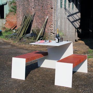 tuintafel in staal en padoek beschikbaar voor biedingen