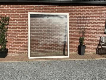 Houten raam beschikbaar voor biedingen