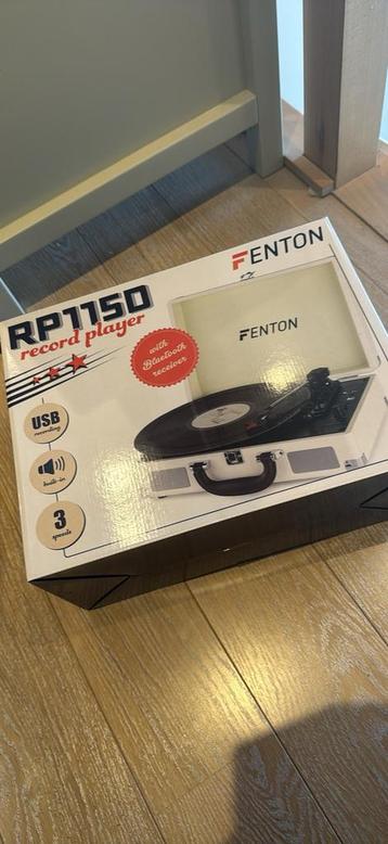 Fenton platenspeler beschikbaar voor biedingen