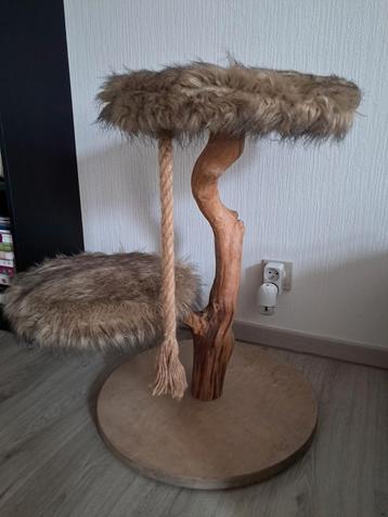Designed by Lotte Krabpaal krabmeubel in hout beschikbaar voor biedingen