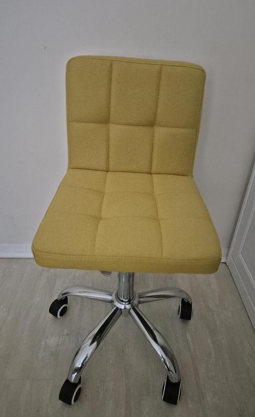 Nieuwe bureaustoel, Huis en Inrichting, Bureaustoelen, Zo goed als nieuw, Bureaustoel, Geel, Ophalen