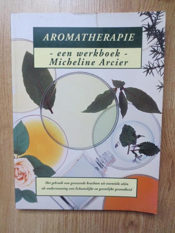 Aromatherapie - een Werkboek, Boeken, Gezondheid, Dieet en Voeding, Zo goed als nieuw, Kruiden en Alternatief, Ophalen of Verzenden