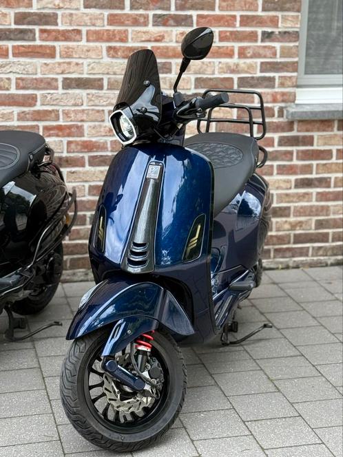 Vespa Sprint A-klasse Custom Audi blauw, Fietsen en Brommers, Scooters | Vespa, Nieuw, Overige modellen, Klasse A (25 km/u), Benzine