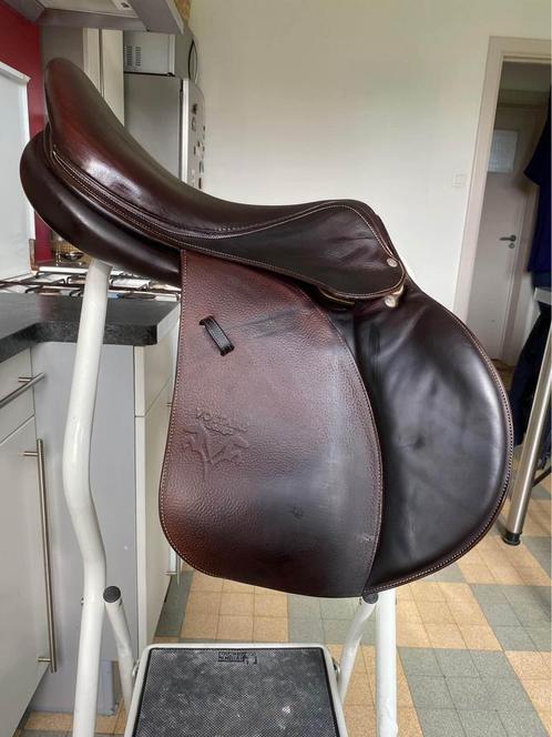 Selle Voltaire modèle Stuttgart 18’, Animaux & Accessoires, Chevaux & Poneys | Selles, Utilisé, Obstacle, Enlèvement