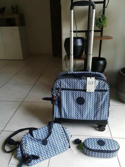 Cartable à roulettes + plumier + sac repas Kipling (Boy Geo), Handtassen en Accessoires, Tassen | Schooltassen, Nieuw, Aktetas of Boekentas