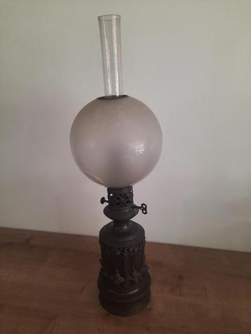 Petroleumlamp Napoleon III beschikbaar voor biedingen