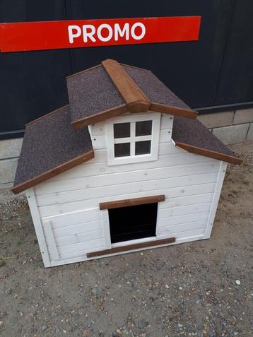 kippenhok jan met puntdak beschikbaar voor biedingen