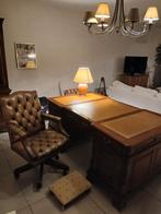 Bureau de notaire, fauteuil, vitrine, tapis, lustre et lampe, Enlèvement, Utilisé