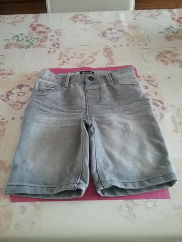 Mooie grijze jeans bermuda