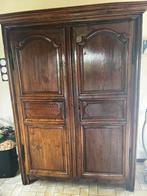 A V garde robe ancienne, Enlèvement