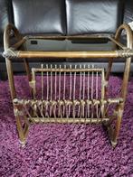 Vintage rotan bijzettafel met lectuurbak, Huis en Inrichting, Tafels | Bijzettafels, Ophalen, Zo goed als nieuw