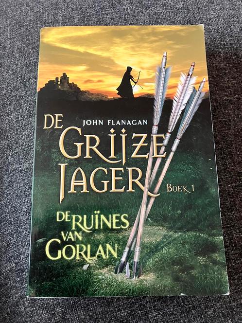 John Flanagan - De grijze jager - 1 - De ruïnes van Gorlan, Boeken, Kinderboeken | Jeugd | 10 tot 12 jaar, Gelezen, Fictie, Ophalen of Verzenden
