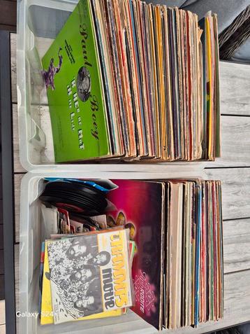 Vinyl platen beschikbaar voor biedingen