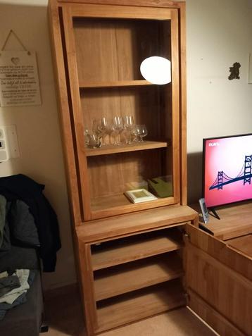Mooie houten buffetkast beschikbaar voor biedingen