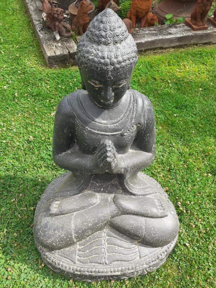 PRACHTIGE GEPATINEERDE STENEN GEBEDSBOEDDHA (hoogte 80 cm), Tuin en Terras, Tuinbeelden, Nieuw, Boeddhabeeld, Steen, Ophalen