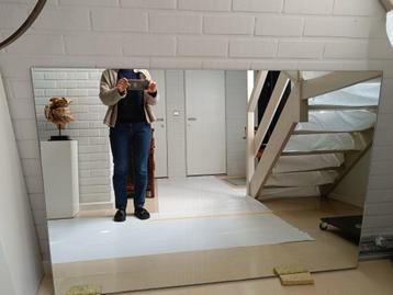 Spiegel beschikbaar voor biedingen
