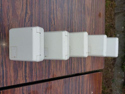 Diverse elektriciteitsdozen en -schakelaars, Doe-het-zelf en Bouw, Elektriciteit en Kabels, Zo goed als nieuw, Ophalen