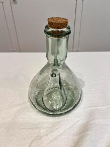 Carafe en verre pour vinaigre et huile disponible aux enchères