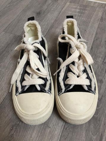 Heel mooie sneakers  beschikbaar voor biedingen