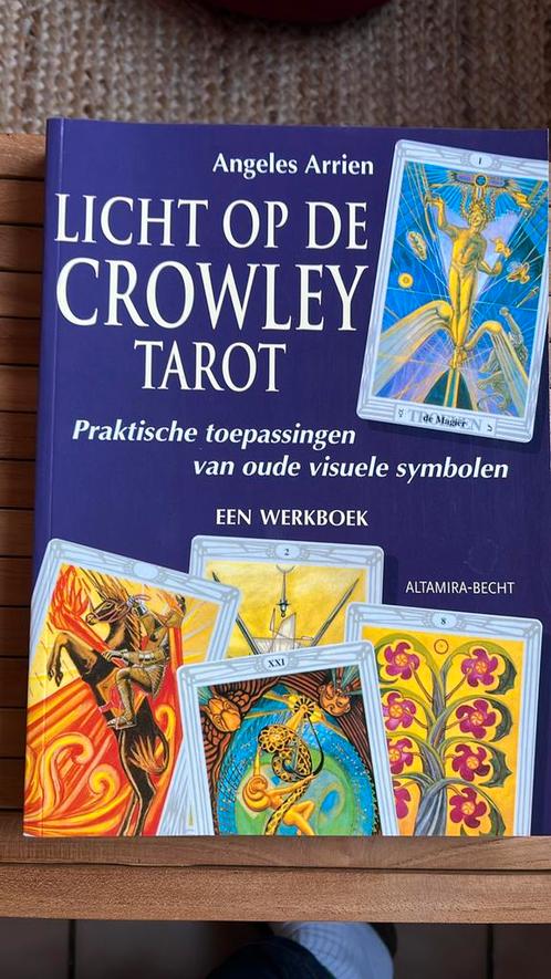 Angeles Arrien - Licht op de Crowley-tarot, Livres, Ésotérisme & Spiritualité, Comme neuf, Astrologie, Enlèvement ou Envoi