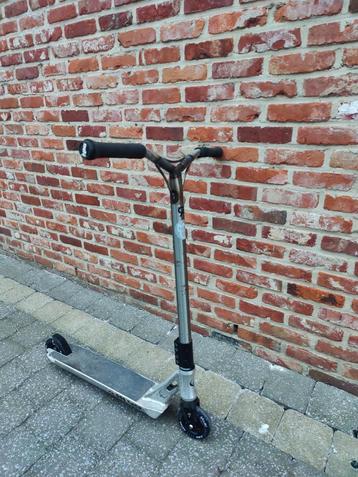 Hades stuntscooter beschikbaar voor biedingen