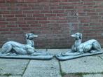 2 liggende honden beelden whippet greyhound tuin terras, Enlèvement, Béton, Neuf