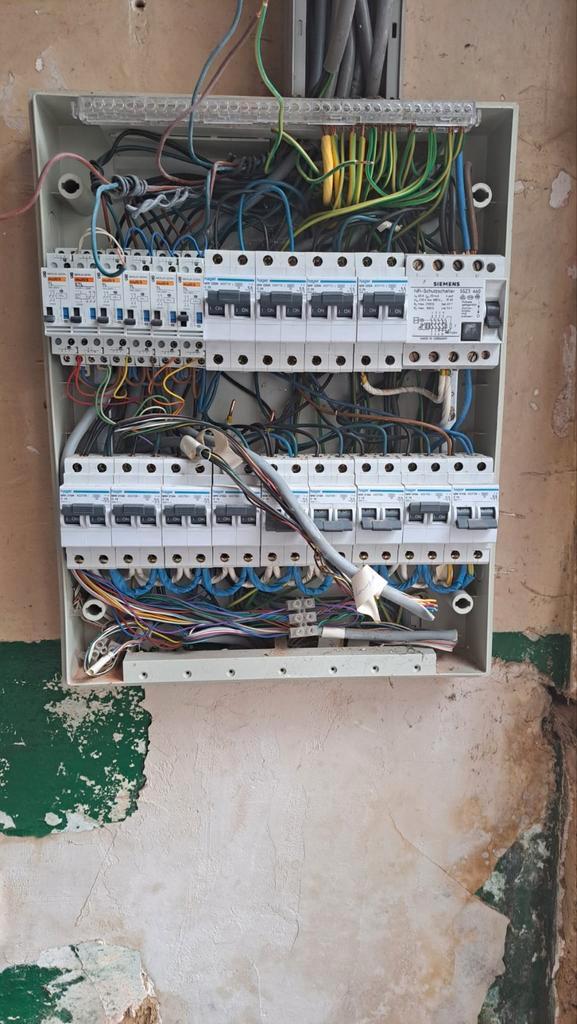 Électricien résidentiel, Diensten en Vakmensen, Elektriciens