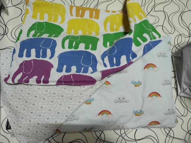 plat kinderkussen, Kinderen en Baby's, Kinderkamer | Beddengoed, Zo goed als nieuw, Kussen, Wit, Jongetje of Meisje, Ophalen