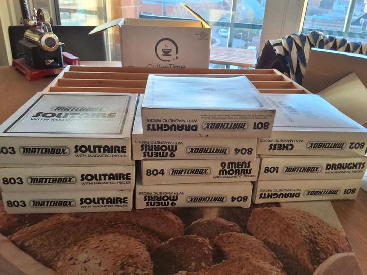 1O gezelschap spelletjes matchbox, Hobby en Vrije tijd, Modelauto's | 1:43, Zo goed als nieuw, Overige typen, Matchbox, Ophalen of Verzenden