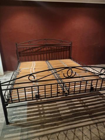 Tweepersoonsbed 180 x 200 beschikbaar voor biedingen