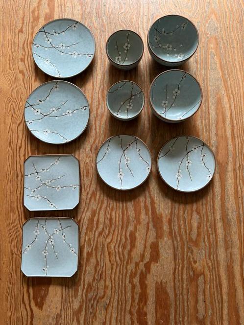 Japans servies met kersenbloesem (Tokyo Design Studio), Huis en Inrichting, Keuken | Servies, Gebruikt, Bord(en), Overige stijlen